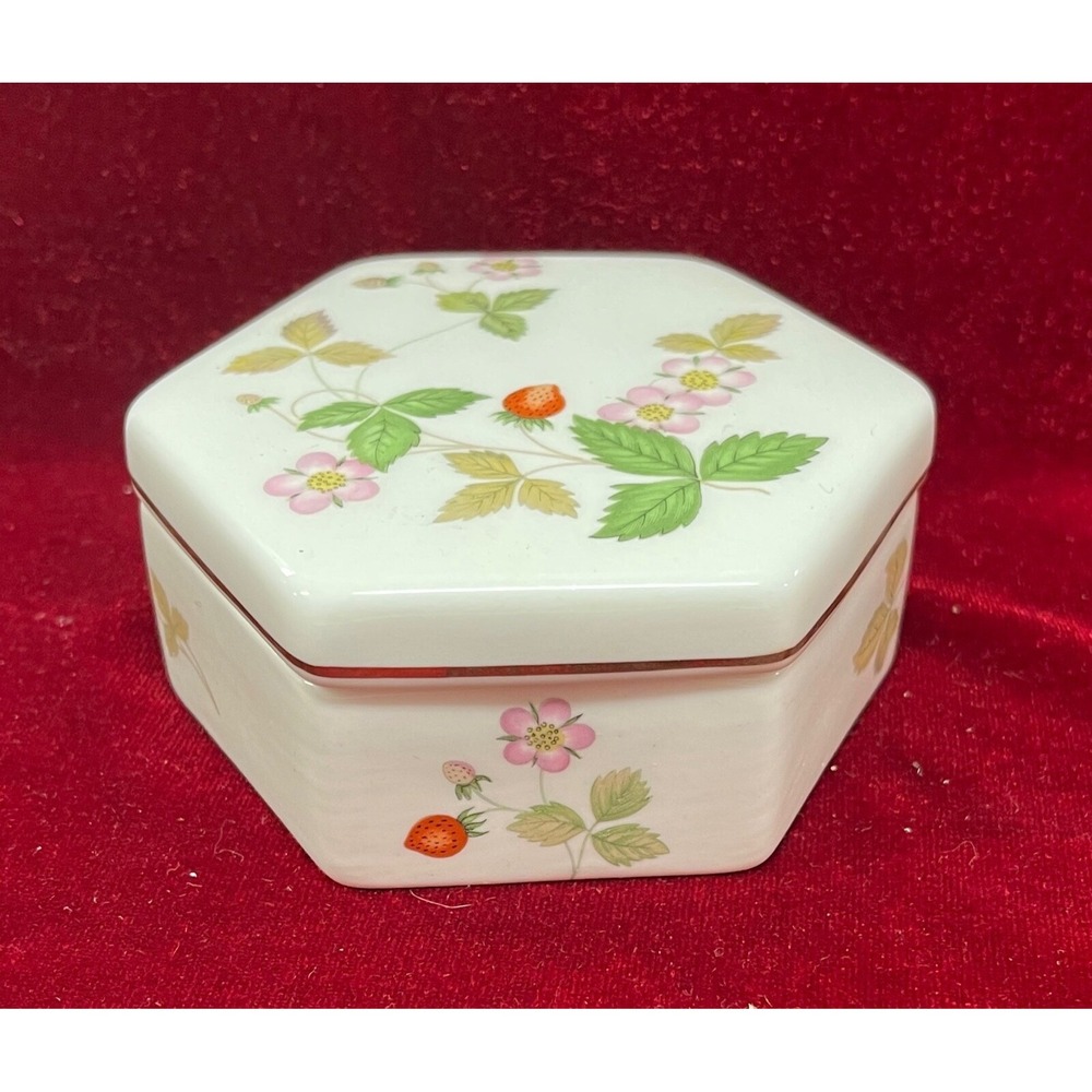 WEDGWOOD Wild Strawberry Bone China‎ Hexagon Ring or Necklace Box NEW